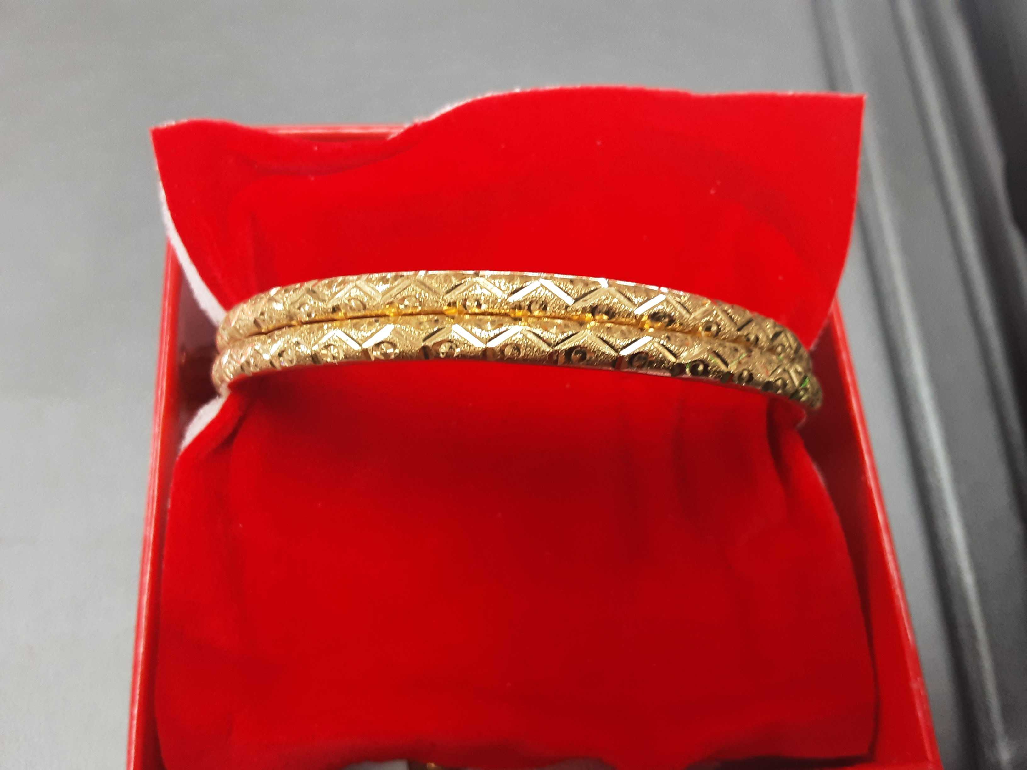 Bangle Bracelet - Yellow Gold 18k (.750) 14.4 grams 8 inch