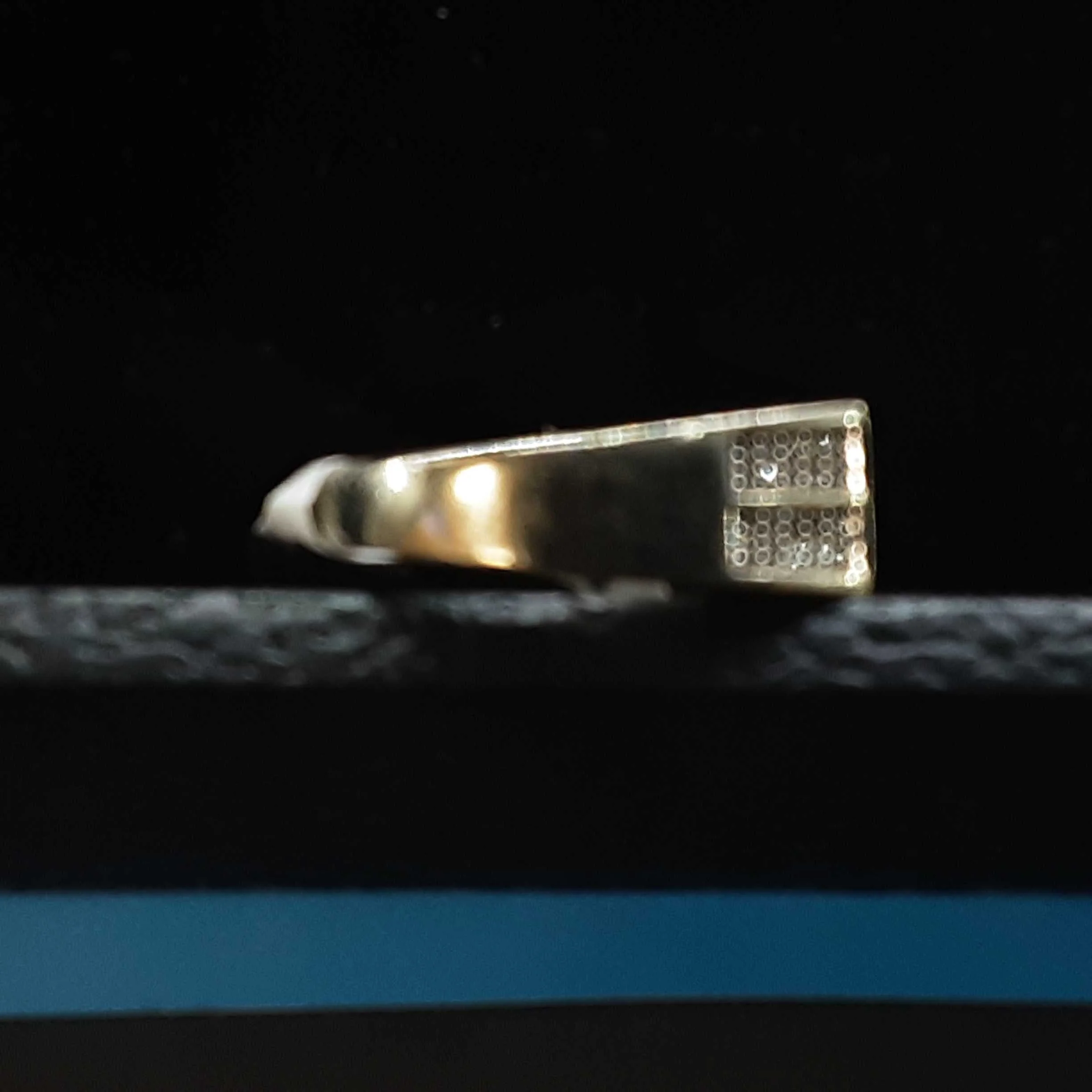 Men's Ring - White Gold 10k (.417) 8.6 grams Size 10 - Image 3