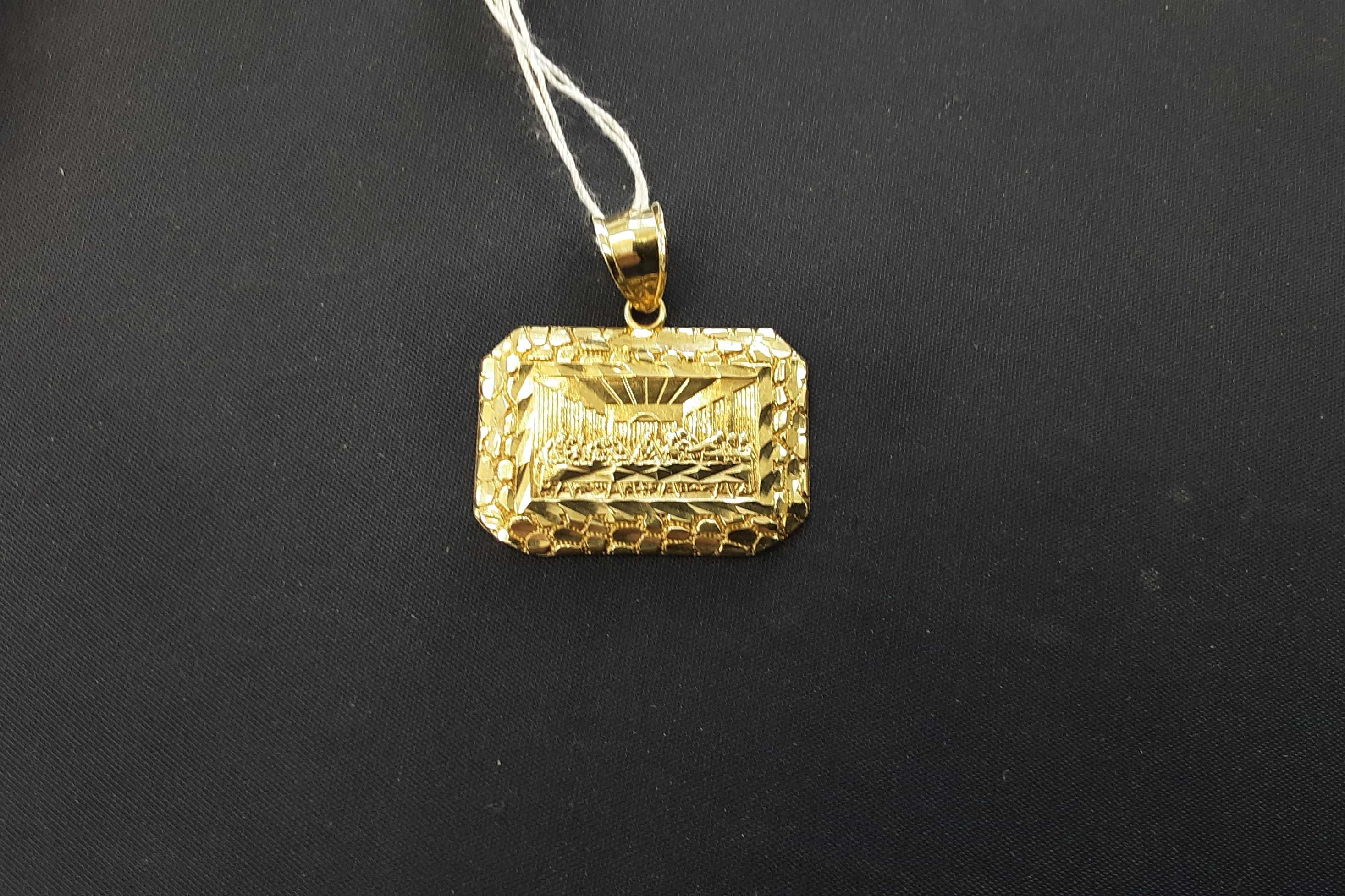 Religious Pendant - Yellow Gold 10k (.417) 2.4 grams
