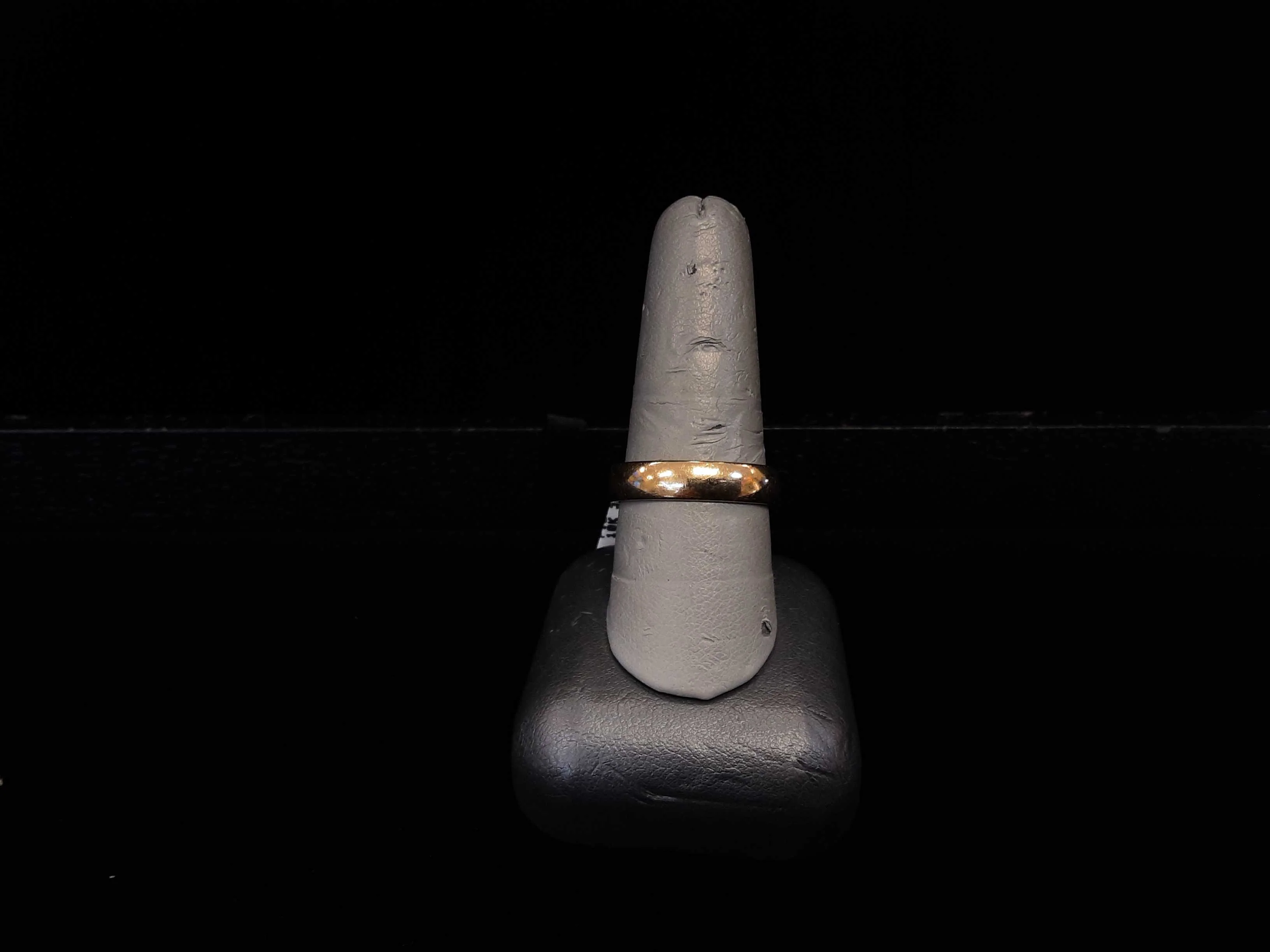 Ring - Wedding Band - Yellow Gold 10k (.417) 3.4 grams Size 20