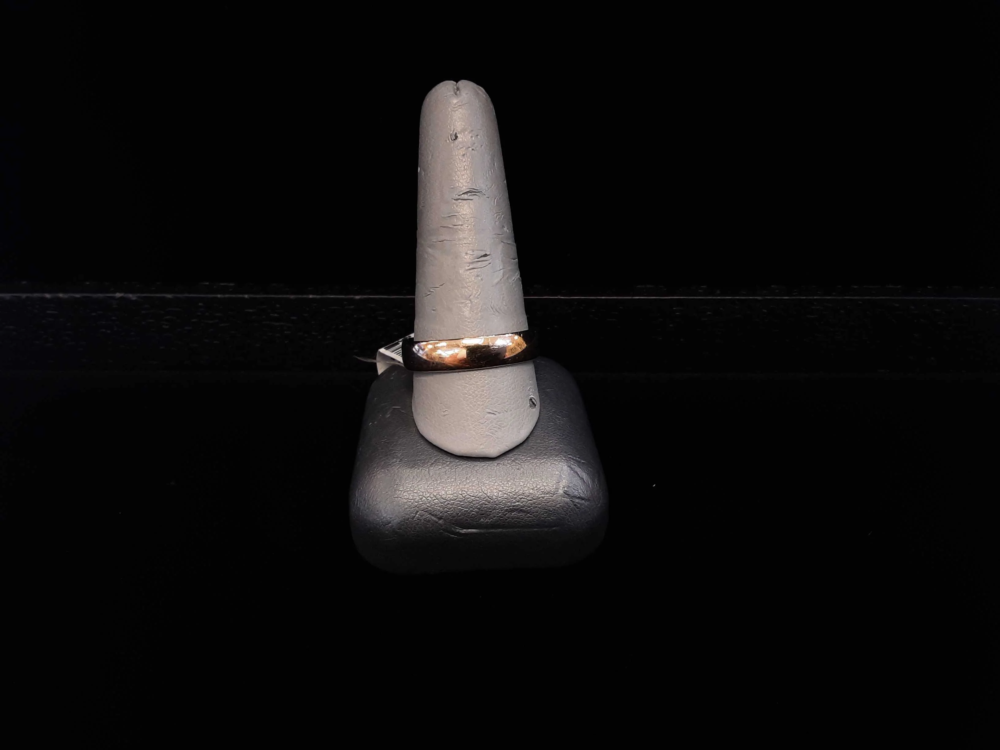 Ring - Wedding Band - Yellow Gold 14k (.585) 5.4 grams Size 8