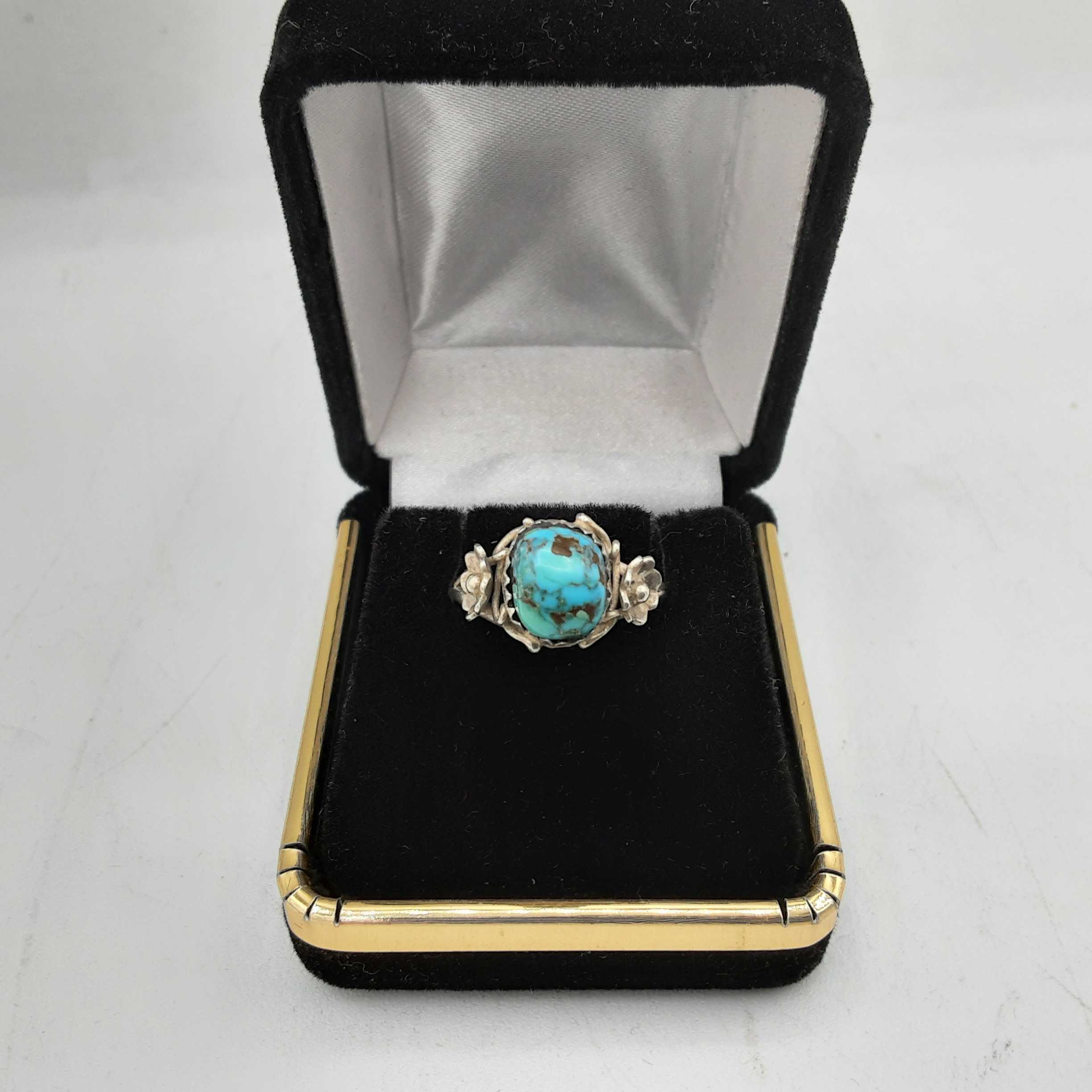 Women's Ring - Silver 2.6 grams Size 4