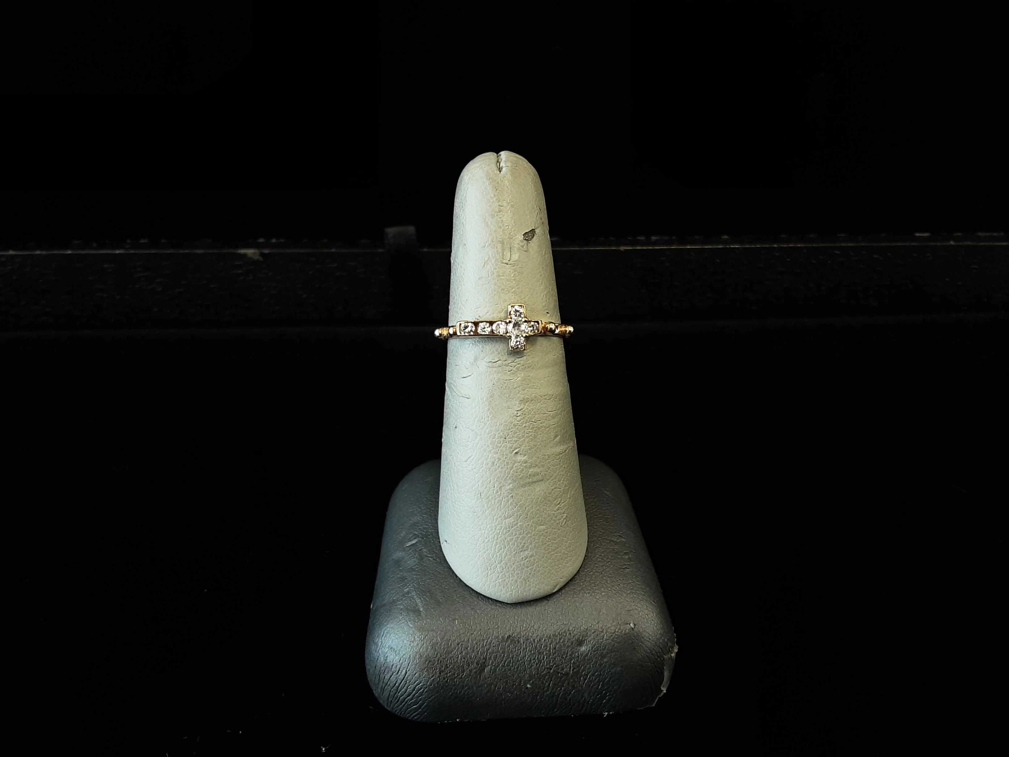 Women's Ring - Yellow Gold 10k (.417) 1.5 grams Size 4.5