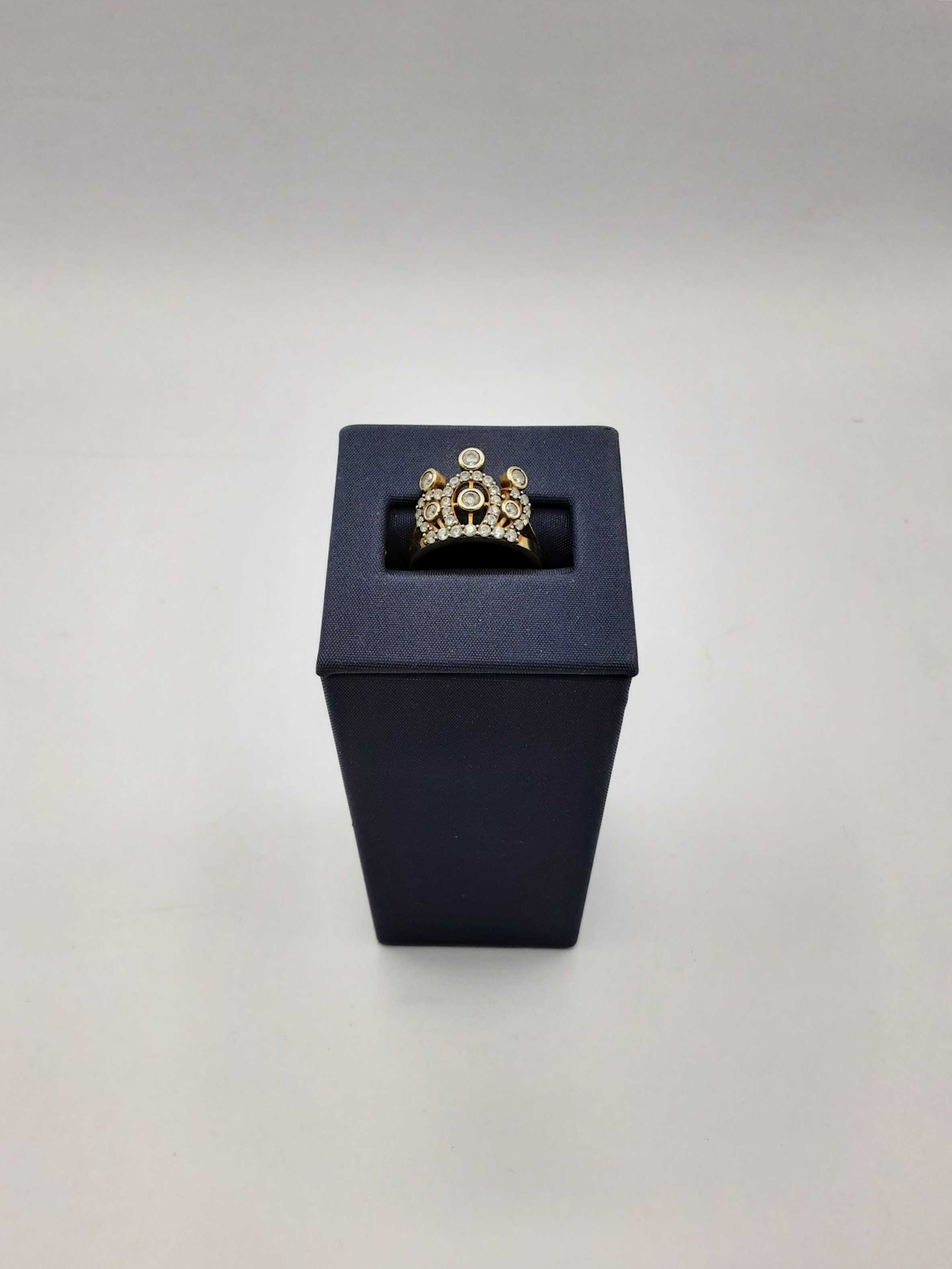 Women's Ring - Yellow Gold 10k (.417) 2.8 grams Size 6