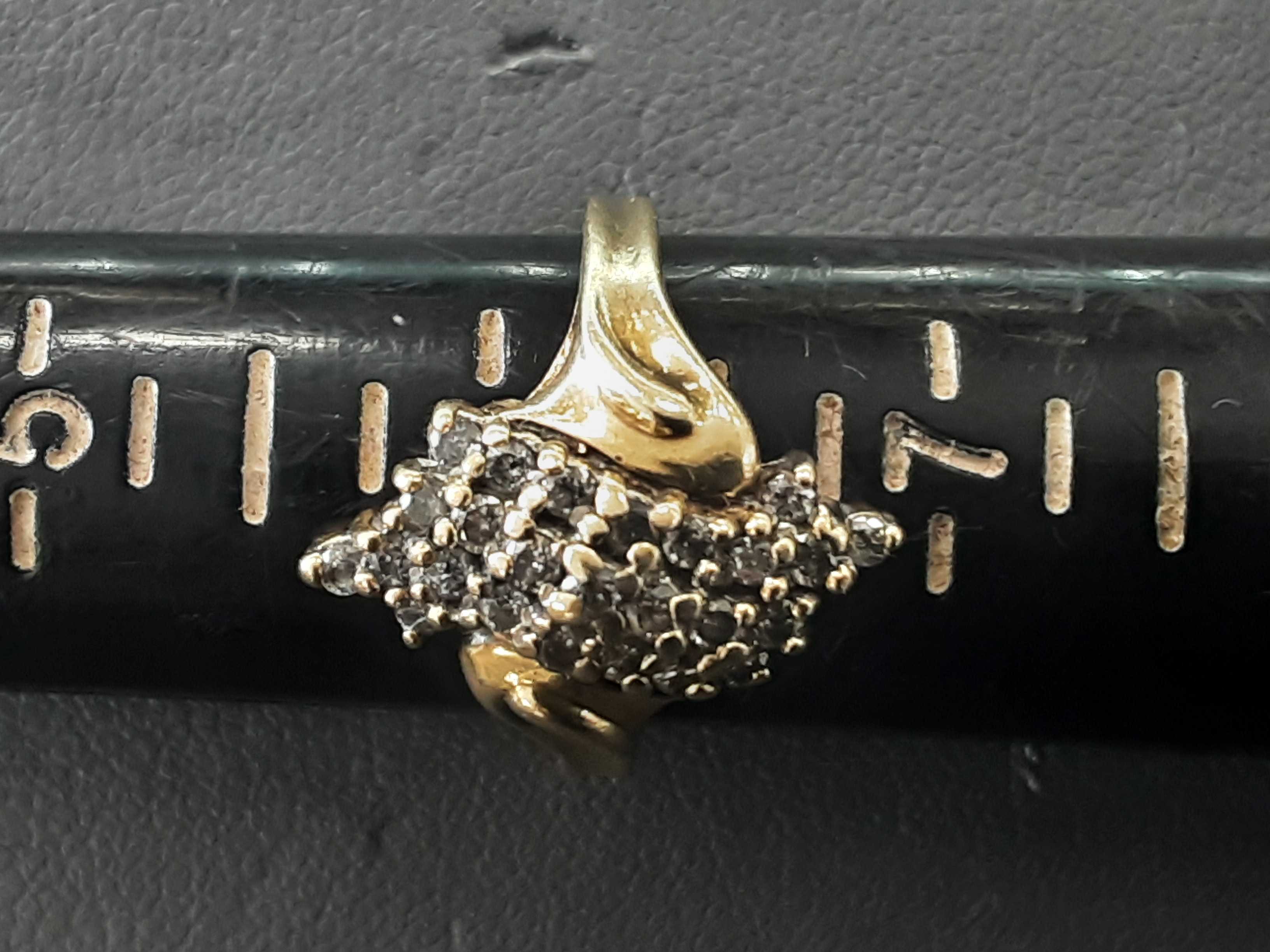 Women's Ring - Yellow Gold 10k (.417) 4.4 grams Size 6